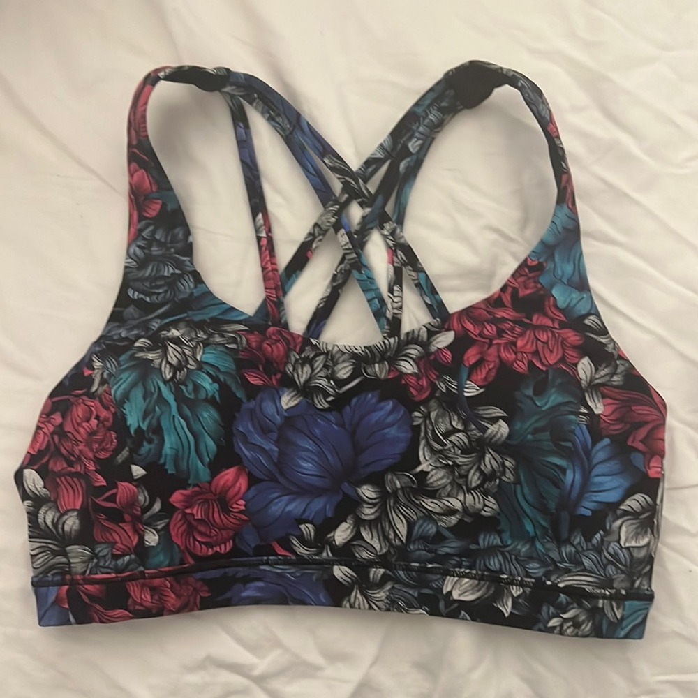 Lululemon sports bra
